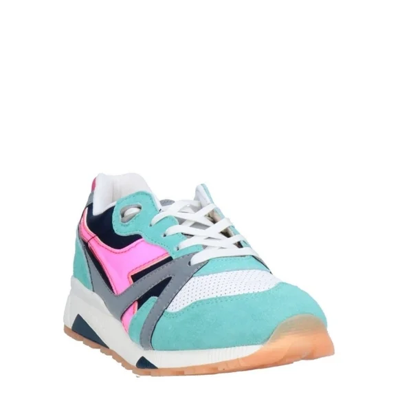 Sneakers - Picture 2 of 4